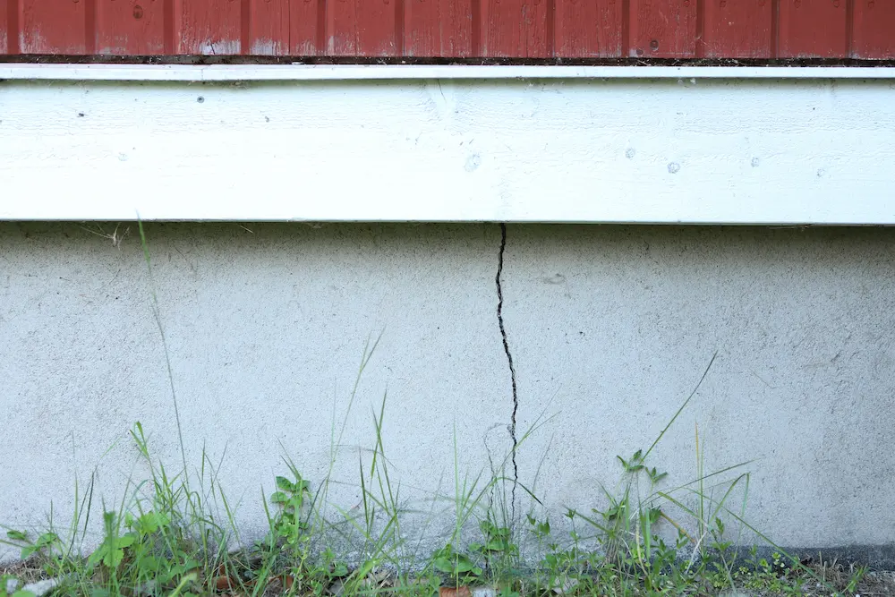 crack in house foundation