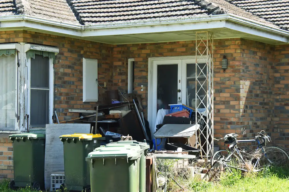 outdoor clutter